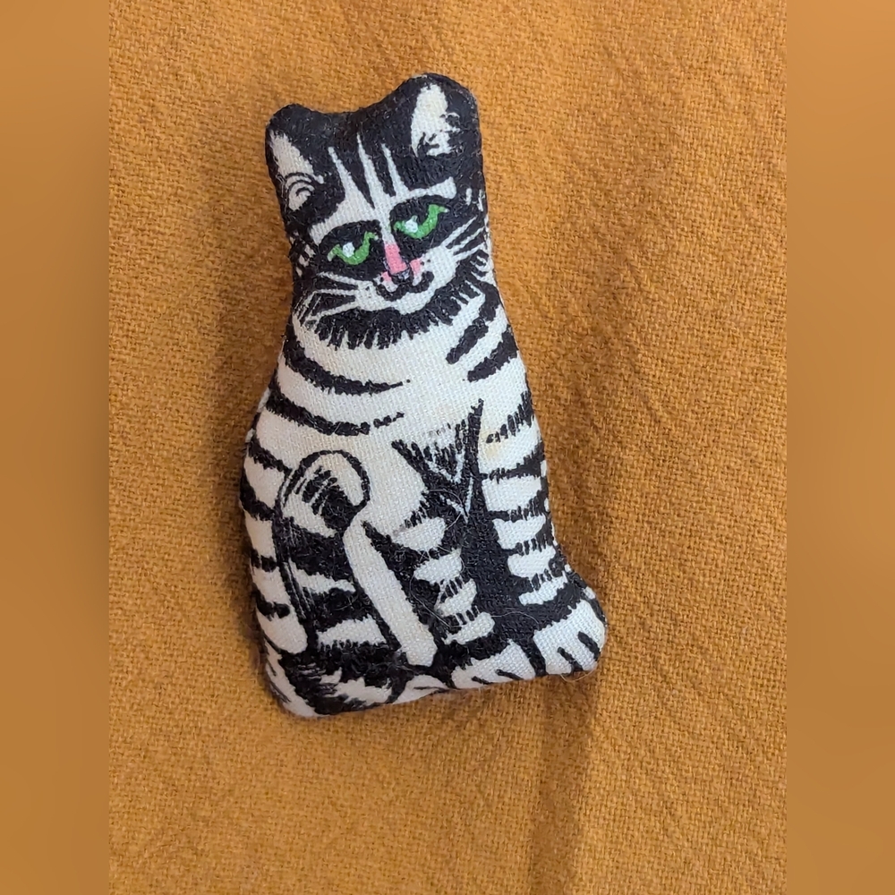 Cat Pin Green-eyed Black White Stripe 2" Brooch Art Teacher Pet Lovers Fabric